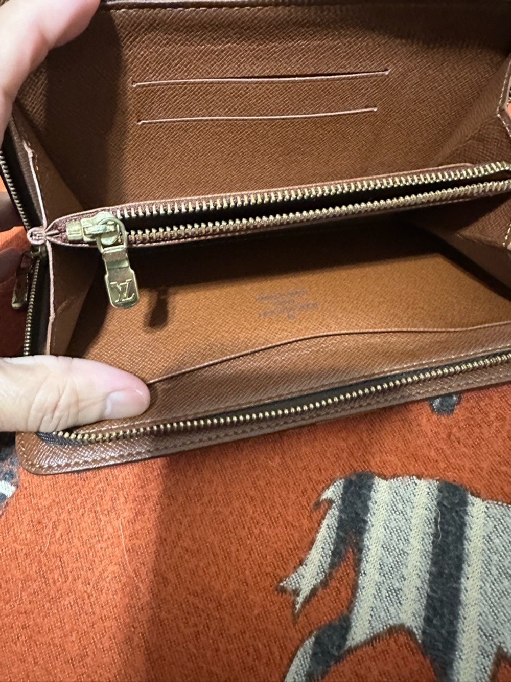 LOUIS VUITTON ❤️🌟TH1014 MONOGRAM ZIPPY WALLET ⭐️ - Picture 4 of 6